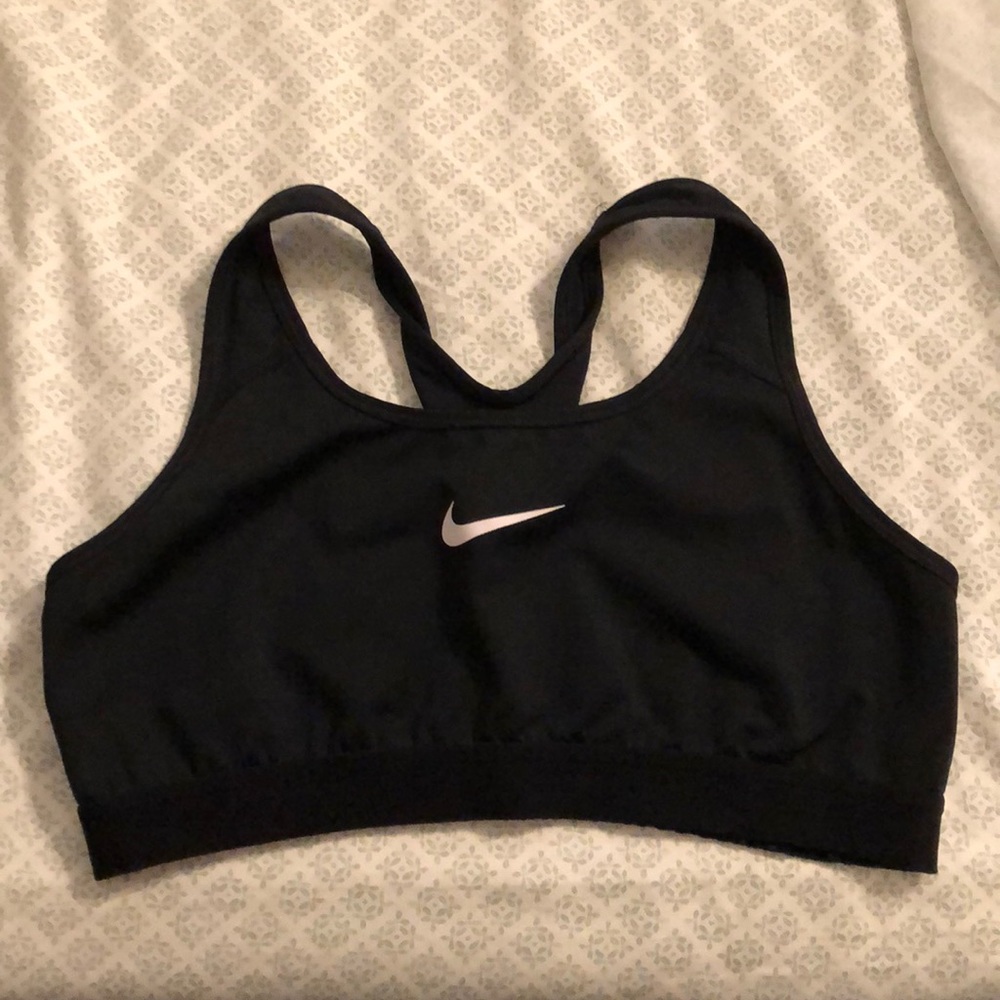Black nike sports bra